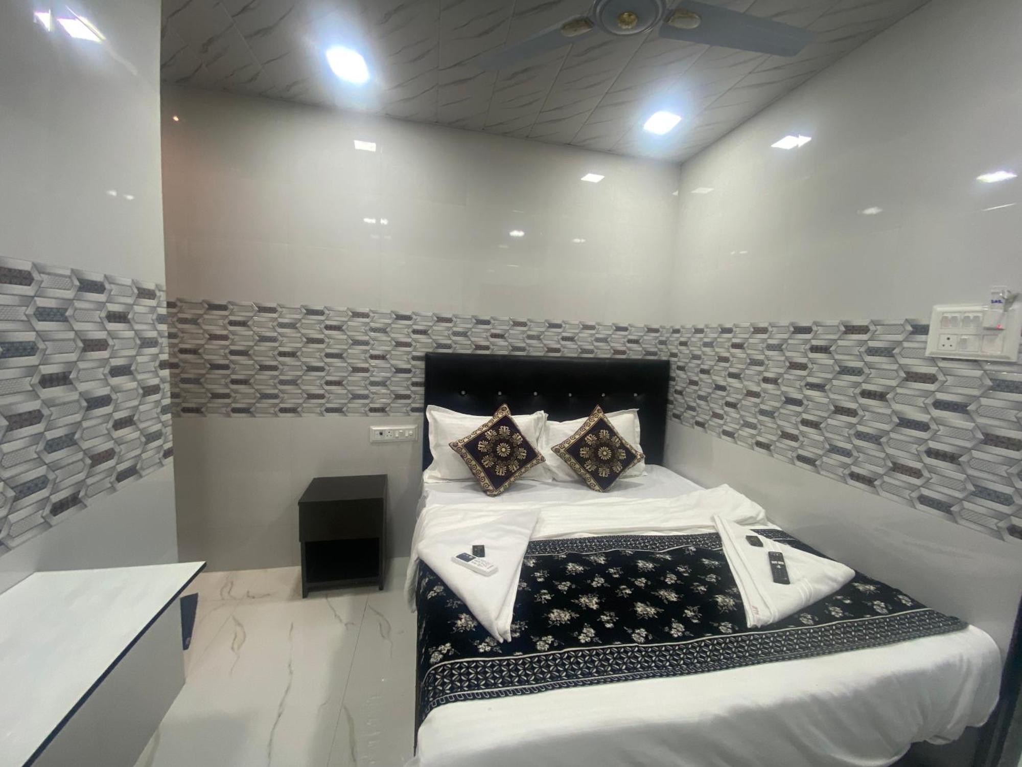 Hotel O Sai Residency Мумбаи Экстерьер фото